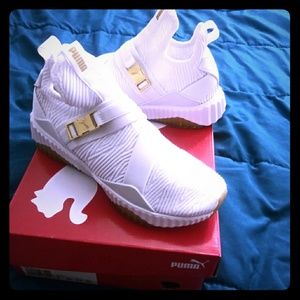 Puma shoes sz 8.5 women